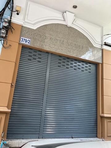 ให้เช่าอาคารพาณิชย์ 5 ชั้น เนื้อที่ 17 ตารางวา  6 ห้อง 4 ห้องน้ำ ทาสีใหม่ทั้งหลัง ใกล้สถานี BTS เอกมัย