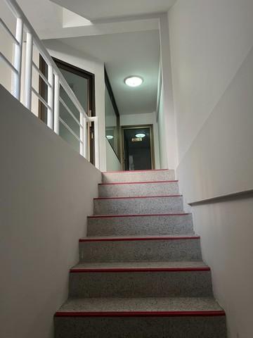 ให้เช่าอาคารพาณิชย์ 5 ชั้น เนื้อที่ 17 ตารางวา  6 ห้อง 4 ห้องน้ำ ทาสีใหม่ทั้งหลัง ใกล้สถานี BTS เอกมัย