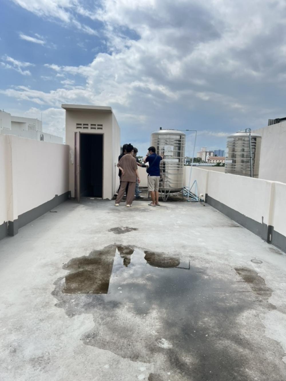 ให้เช่าอาคารพาณิชย์ 4 .5 ชั้นพร้อมดาดฟ้า ใกล้สถานีรถไฟฟ้า BTS  แบริ่ง  ประมาณ 1 กิโลเมตร เหมาะทำสำนักงานออฟฟิศ และค้าขาย