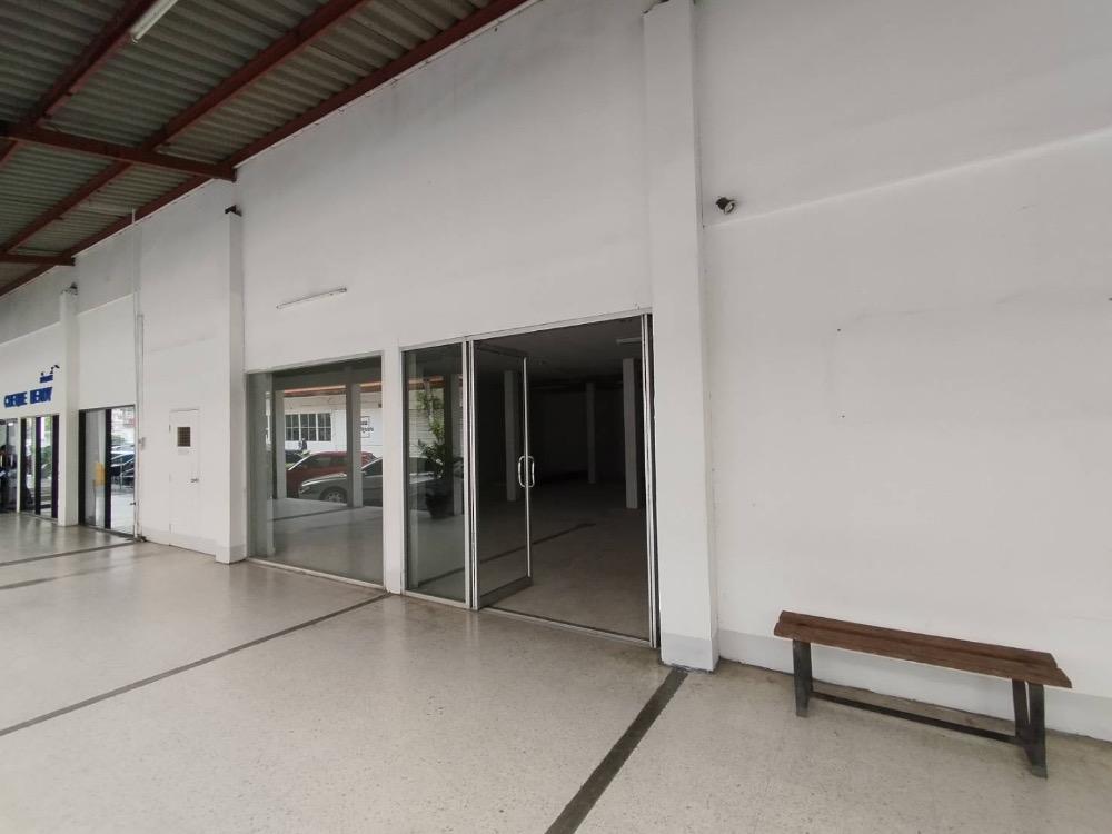 ให้เช่าพื้นที่ โครงการบางกอกสแควร์ พระราม 3 ถ. พระรามที่ 3 สำหรับ ออฟฟิศ-ร้านค้า พื้นที่ใช้สอย 140 ตร.ม.  1 ห้องน้ำ 