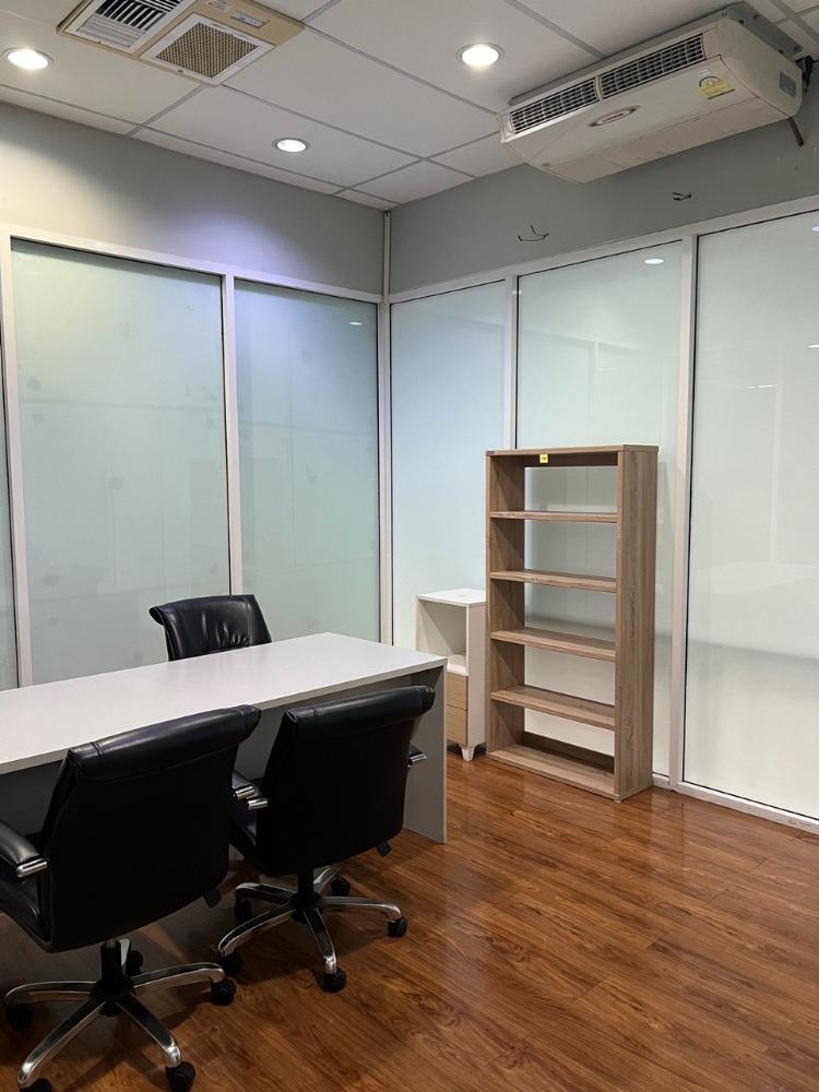 ให้เช่าอาคารสำนักงาน ย่านรามอินทรา-วัชรพล บางเขน พื้นที่ใช้สอยทั้งหมด 2400 ตารางเมตร จอดรถได้ประมาณ 20-30 คัน แนวรถไฟฟ้าสายสีชมพู 