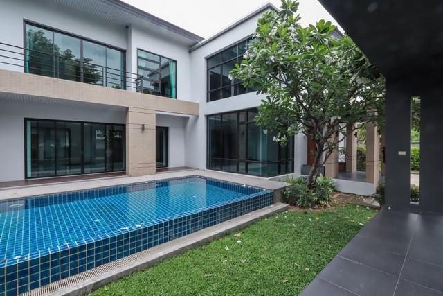ให้เช่าบ้านเดี่ยว 2 ชั้น พร้อมสระว่ายน้ำ ย่านศูนย์วิจัย เลียบด่วน พระราม9 เอกมัย ใกล้เลียบด่วน เอกมัย ทองหล่อ เพชรบุรี 4 ห้องนอน 5 ห้องน้ำ