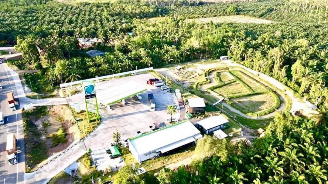 EPL-WH0576 ขายกิจการปั๊มน้ำมัน  ถนนหมายเลข 41 อำเภอละแม จังหวัดชุมพร เนื้อที่ 8 ไร่ 3 งาน 63 ตารางวา ขายทั้งบริษัท ดำเนินกิจการต่อได้ทันที 