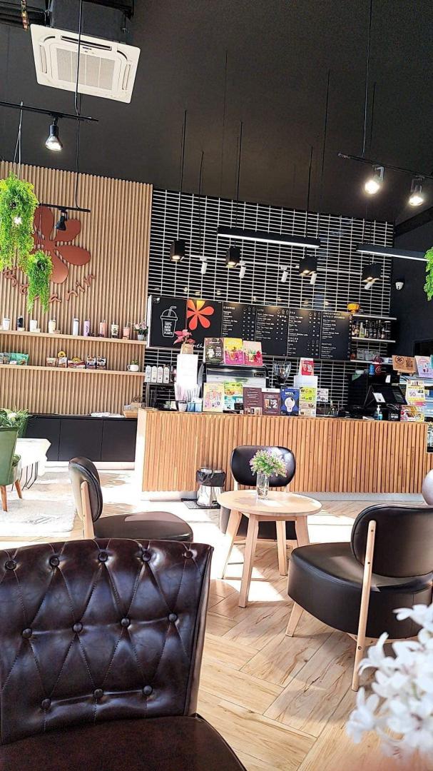 EPL-WH0576 ขายกิจการปั๊มน้ำมัน  ถนนหมายเลข 41 อำเภอละแม จังหวัดชุมพร เนื้อที่ 8 ไร่ 3 งาน 63 ตารางวา ขายทั้งบริษัท ดำเนินกิจการต่อได้ทันที 