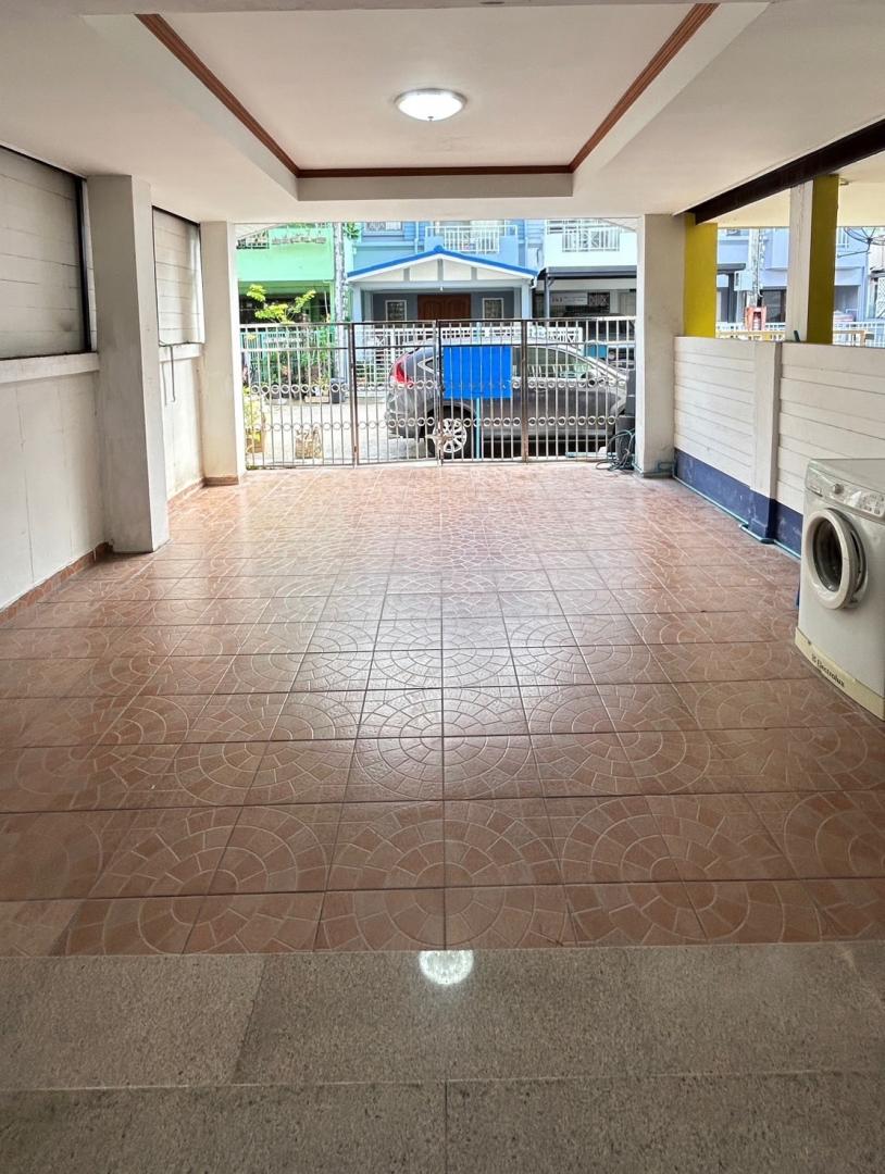 EPL-HR2876 ขายหรือให้เช่าทาวน์โฮม 3 ชั้น ใกล้ห้างเดอะไนน์พระราม9 โครงการบ้านกลางเมือง พระราม 9 ซอย43 นื้อที่ 24 ตารางวา 4 ห้องนอน 3 ห้องน้ำ