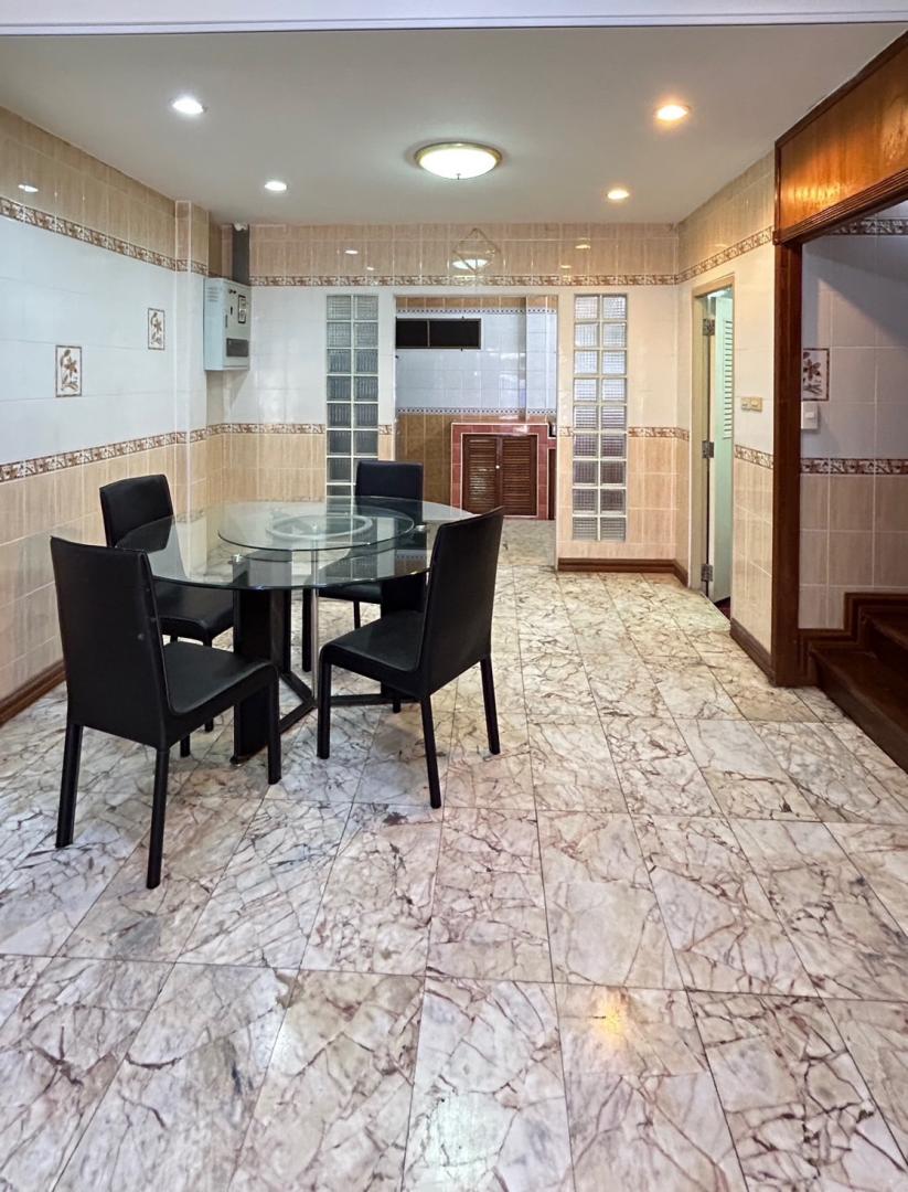 EPL-HR2876 ขายหรือให้เช่าทาวน์โฮม 3 ชั้น ใกล้ห้างเดอะไนน์พระราม9 โครงการบ้านกลางเมือง พระราม 9 ซอย43 นื้อที่ 24 ตารางวา 4 ห้องนอน 3 ห้องน้ำ