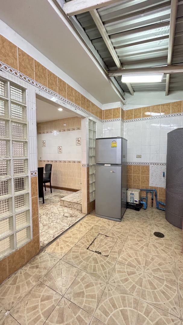 EPL-HR2876 ขายหรือให้เช่าทาวน์โฮม 3 ชั้น ใกล้ห้างเดอะไนน์พระราม9 โครงการบ้านกลางเมือง พระราม 9 ซอย43 นื้อที่ 24 ตารางวา 4 ห้องนอน 3 ห้องน้ำ