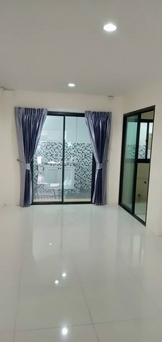 ให้เช่า ทาวน์โอม3ชั้น บ้านกล้วย-ไทรน้อย  บางบัวทอง แอร์ 3 ตัว    14500 บาท