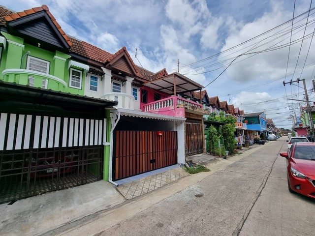 ขาย ทาวน์เฮ้าส์ พงษ์ศิริชัย4  เพชรเกษม81 รีโนเวทแล้ว มีระเบียงหลัง ราคา 1.65 ล้านบาท