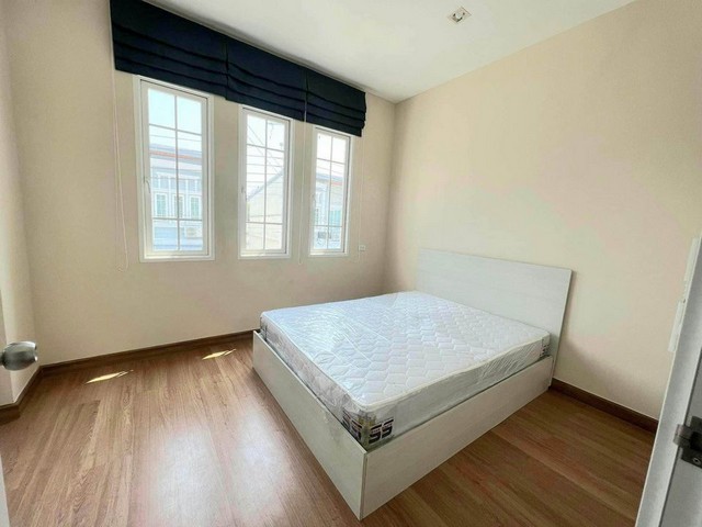 ขายทาวน์โฮม 2 ชั้นหลังมุม 3 ห้องนอน โครงการโกลเด้นทาวน์ 3 บางนา-สวนหลวง หน้าบ้านหันทิศเหนือ *** ขายพร้อมผู้เช่า 