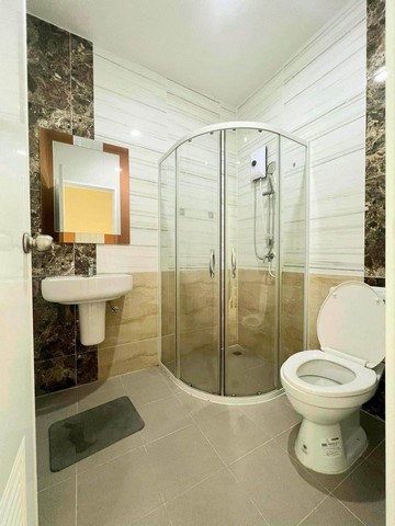 ขายทาวน์โฮม 2 ชั้นหลังมุม 3 ห้องนอน โครงการโกลเด้นทาวน์ 3 บางนา-สวนหลวง หน้าบ้านหันทิศเหนือ *** ขายพร้อมผู้เช่า 