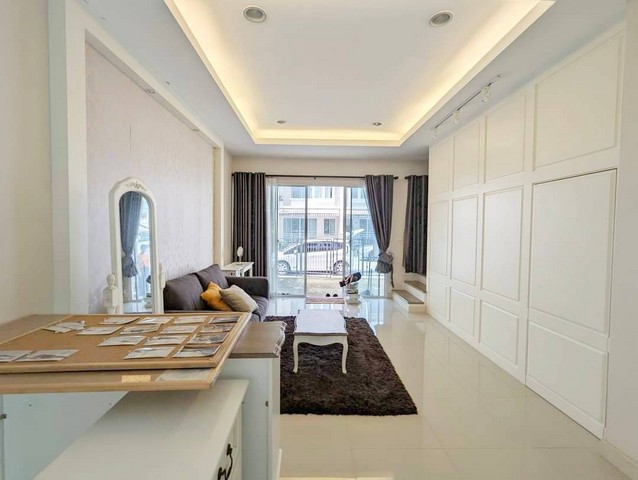 ให้เช่าทาวน์โฮม 3 ชั้น บ้านกลางเมืองเอสเซ้นส์ สาทร-ตากสิน2