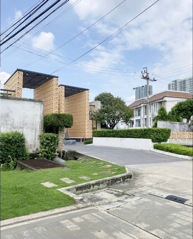 ให้เช่าทาวน์โฮม 3 ชั้น บ้านกลางเมืองเอสเซ้นส์ สาทร-ตากสิน2