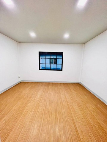 ​สินทอง ร่มเกล้า​28 ร่มเกล้า    ถนนเมน ต้นโครงการ  ตกเเต่งใหม่พร้อมอยู่  