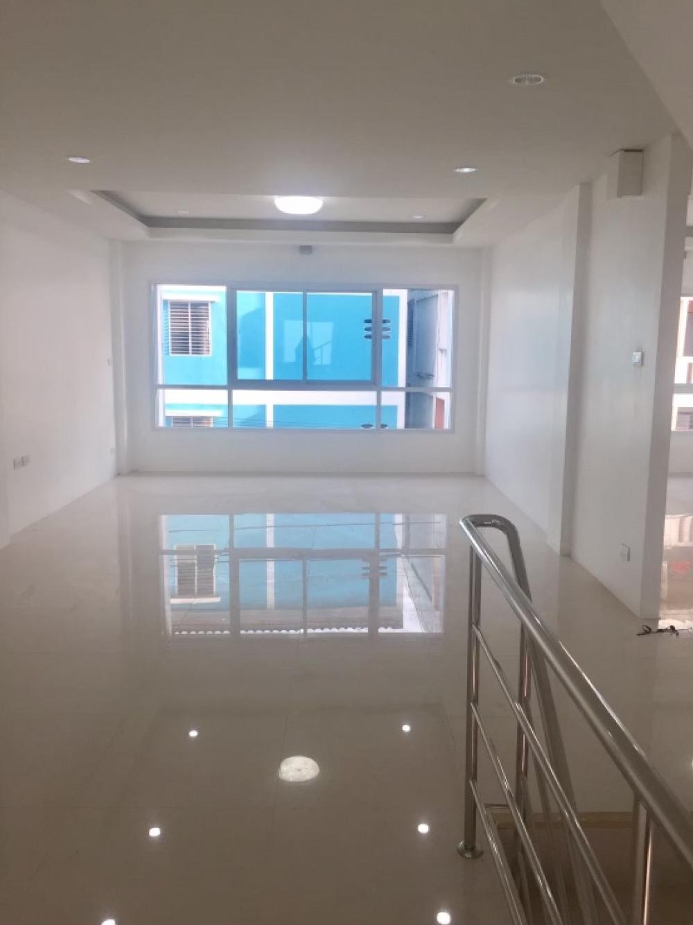 ให้เช่าอาคารพาณิชย์ 1 คูหา เนื้อที่ 16 ตารางวา  4 ห้องนอน 3 ห้องน้ำ ต สวนใหญ่  อ เมืองนนทบุรี จังหวัดนนทบุรี