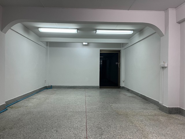 ให้เช่าอาคารพาณิชย์  5 ชั้น เอกมัย คอมเพล็กซ์    ย่านสุขุมวิท  ใกล้ BTS เอกมัย 