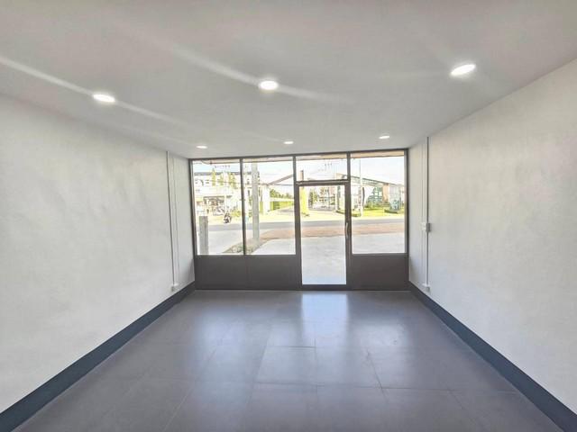 ให้เช่าโกดังคลังสินค้าสร้างใหม่  ย่านลำลูกกาคลอง 4 ใกล้ทางด่วน พื้นที่ 450 ตรม. พร้อมออฟฟิศติดแอร์ จอดรถ 12 คัน โกดังสูง 7 เมตร