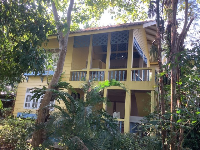 ขาบบ้านพร้อมกิจการไม้รูดรีสอร์ท จ.ตราด ที่่สวยติดทะเล วิวดี (private resort ) 2-3-53 ไร่ 