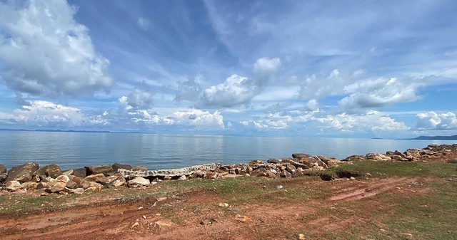 ที่ดินเปล่า หาดศาลเจ้า, จ.ตราด (4-2-2 ไร่) ที่ติดหาดสวยมาก มองเห็นวิวทะเลชัดเจน เเถมเดินทางไปเกาะกูดเเสนง่าย