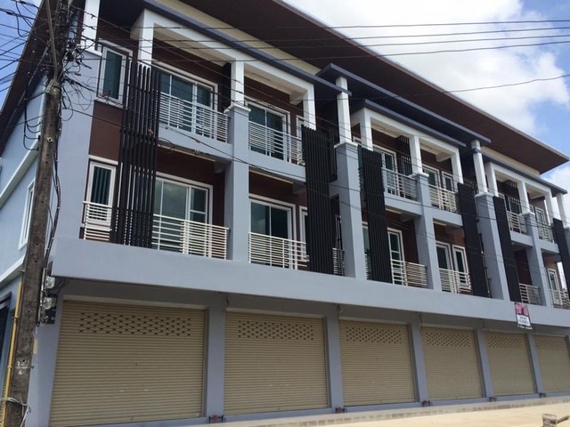 ขายอาคารพาณิชย์ 3 ชั้น (22.3 ตร.ว. หรือ 260 ตร.ม.) หลังเมกาโฮม แม่สอด, จ.ตาก, ราคาขาย 3,499,999 บาท (13,462 บาท/ตร.ม.)อาคารสวยน่าลงทุนวิวดีบรรยากาศโครตได้