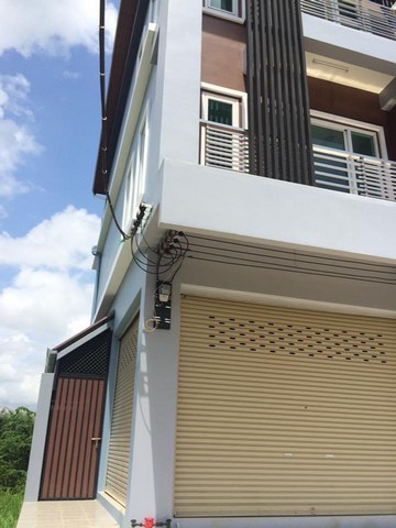 ขายอาคารพาณิชย์ 3 ชั้น (22.3 ตร.ว. หรือ 260 ตร.ม.) หลังเมกาโฮม แม่สอด, จ.ตาก, ราคาขาย 3,499,999 บาท (13,462 บาท/ตร.ม.)อาคารสวยน่าลงทุนวิวดีบรรยากาศโครตได้