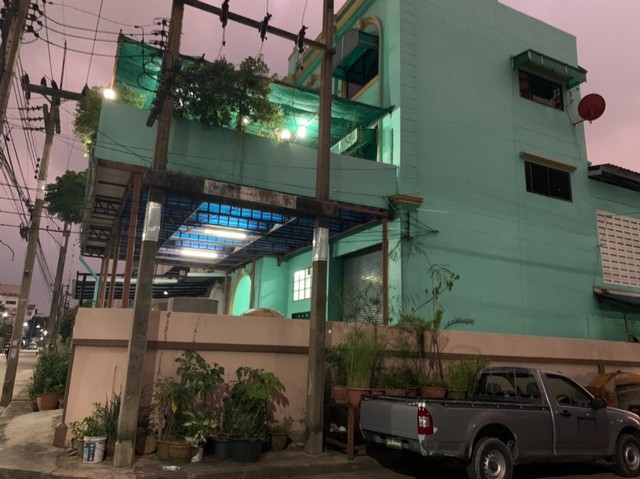 ขายถูก “โรงงาน+โกดัง+สำนักงาน+บ้านพักอาศัย (แปลงหัวมุม)” โครงการแลนด์ แอนด์ แฟคทอรี่เฮ้าส์ พร้อมเฟอร์ ฯ. (8.5 ล้านบาท) - ถนนเพชรเกษม 95 บ้านโครตสวยมองยังไงก็ไม่ควรพลาด