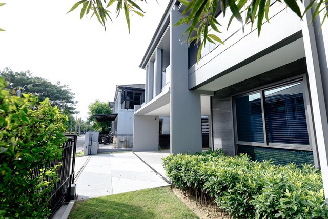 ขายบ้านหรู 2 ชั้น 82.2 ตรว. โครงการเศรษฐสิริ กรุงเทพกรีฑา 2 แปลงติดสวน ตกแต่งบิ้วอินพร้อมอยู่