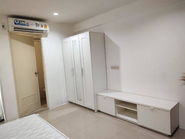 ขายคอนโดกรีนพ้อยท์ หนองจอก (Green Point Condo Nong Chok), ชั้น 2 (ห้องเป็นห้องหัวมุม และมี 2 ห้องติดกัน, รวม 42.11 ตร.ม.)คอนโดน่าลงทุน ที่สวยบรรยากาศโครตดี