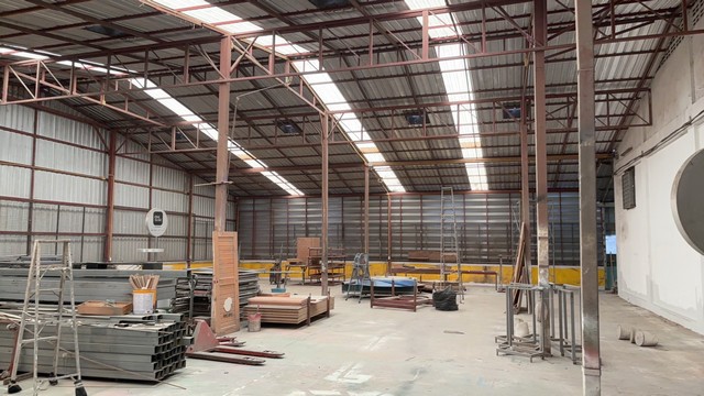 ขายที่ดินบางบัวทอง ที่ดินพร้อมสิ่งปลูกสร้าง 2 แปลงติดกัน ทั้งหมด 3 ไร่ (ทำเลทอง)!!! บ้านพร้อมโรงงานโครตสวยมองยังไงก็ไม่ควรพลาด เก็บกวาดจัดระเบียบทาสีใหม่