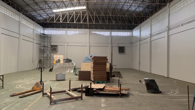 ขายที่ดินบางบัวทอง ที่ดินพร้อมสิ่งปลูกสร้าง 2 แปลงติดกัน ทั้งหมด 3 ไร่ (ทำเลทอง)!!! บ้านพร้อมโรงงานโครตสวยมองยังไงก็ไม่ควรพลาด เก็บกวาดจัดระเบียบทาสีใหม่