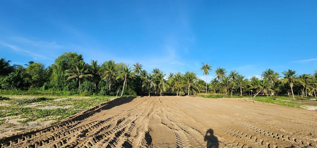 พิเศษที่ดินวิวสวยติดทะเลหาดละแม ใกล้โครงการท่าเรือชุมพร 3.5 ล้าน