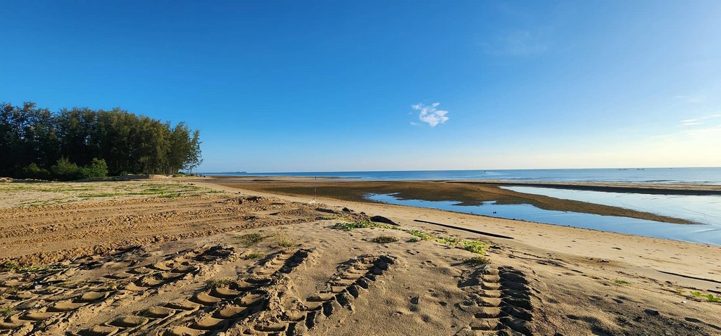 พิเศษที่ดินวิวสวยติดทะเลหาดละแม ใกล้โครงการท่าเรือชุมพร 3.5 ล้าน