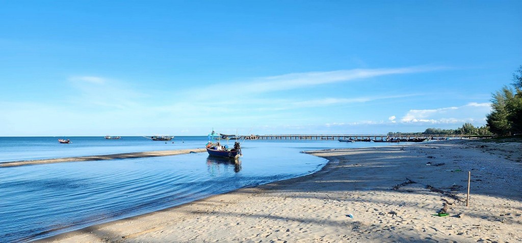 พิเศษที่ดินวิวสวยติดทะเลหาดละแม ใกล้โครงการท่าเรือชุมพร 3.5 ล้าน