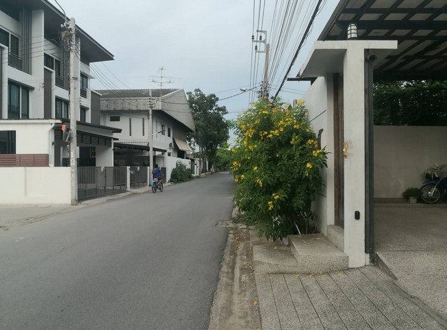 ขายอาคารโรงงาน เนื้อที่ 270 ตารางวา พื้นที่ 1,100 ตารางเมตร ซอยลาดพร้าว 80 แยก 20