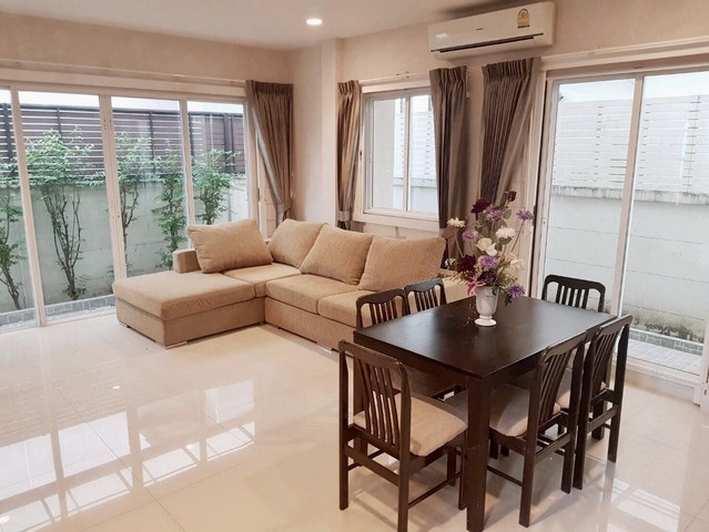 รหัส:  1549 ต้องการให้เช่า บ้าน บางกอก บูเลอวาร์ด รามอินทรา 3 ใหญ่ขนาด 65 sq.wa 0 NGAN 0 Rai 4นอน4BATHROOM 50000 บาท VERY GOOD