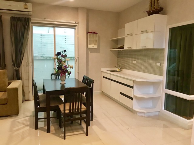 รหัส:  1549 ต้องการให้เช่า บ้าน บางกอก บูเลอวาร์ด รามอินทรา 3 ใหญ่ขนาด 65 sq.wa 0 NGAN 0 Rai 4นอน4BATHROOM 50000 บาท VERY GOOD