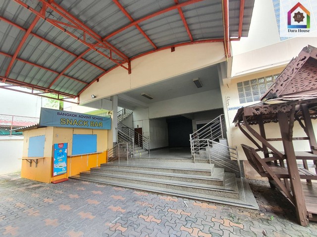 ให้เช่า อาคารสำนักงาน ซอยวิภาวดีรังสิต 56 เขตหลักสี่ กรุงเทพ  2-1-54 ไร่ ทำเลดี 