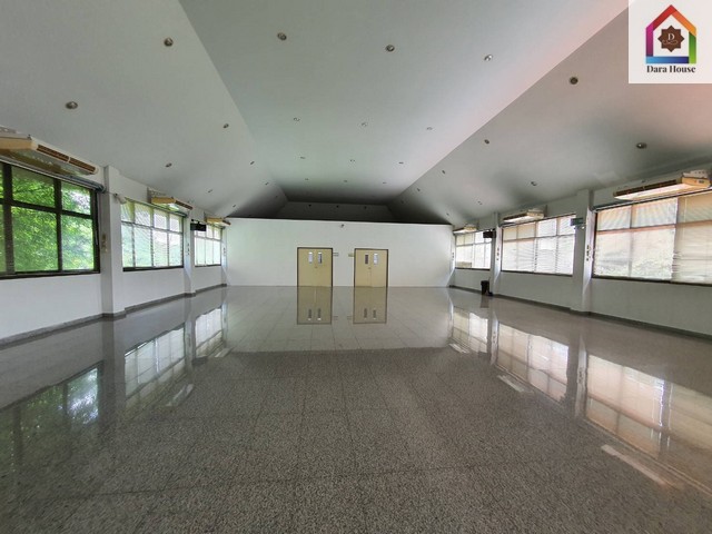 ให้เช่า อาคารสำนักงาน ซอยวิภาวดีรังสิต 56 เขตหลักสี่ กรุงเทพ  2-1-54 ไร่ ทำเลดี 