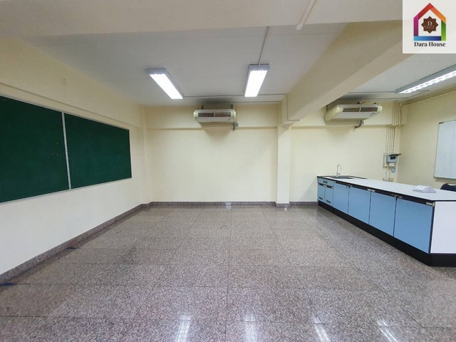 ให้เช่า อาคารสำนักงาน ซอยวิภาวดีรังสิต 56 เขตหลักสี่ กรุงเทพ  2-1-54 ไร่ ทำเลดี 