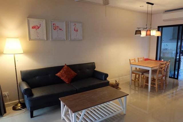 ขายทาวน์โฮม 3 ชั้น หลังมุม นวมินทร์ 42 โครงการบ้านกลางเมือง นวมินทร์ 42 พื้นที่ใช้สอย149 ตรม. 3 ห้องนอน 3 ห้องน้ำ ตกแต่งเรียบร้อย