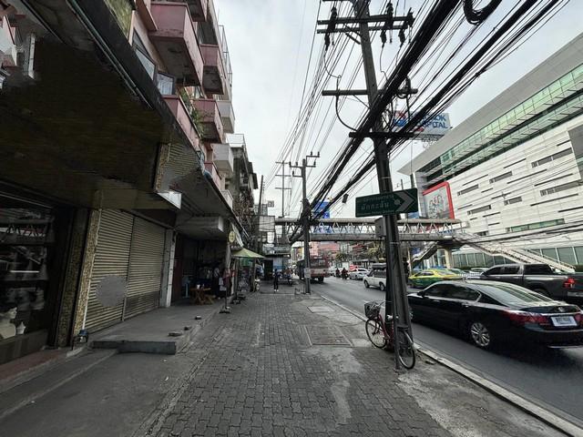 ให้เช่าพื้นที่เฉพาะชั้น 1 ริมถนนเพชรบุรีตัดใหม่ ใกล้ รพ.กรุงเทพ 