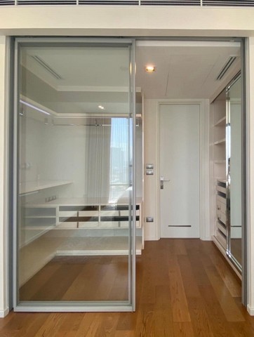 Condo for rent at The Bangkok Sathorn naer BTS Surasak