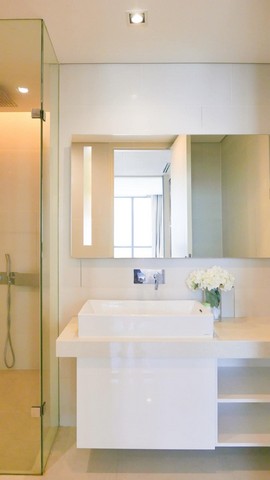 Condo for rent at The Bangkok Sathorn naer BTS Surasak