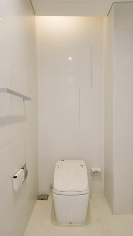 Condo for rent at The Bangkok Sathorn naer BTS Surasak