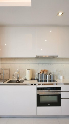 Condo for rent at The Bangkok Sathorn naer BTS Surasak
