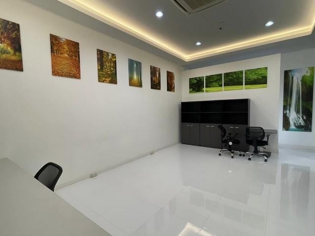 C4142 ให้เช่าและขายสำนักงานพื้นที่ 68.85 ตรม. ชั้น 1 อาคารสาธรเฮ้าส์ ติด BTS สุรศักดิ์ (สาทรเหนือ) แต่งสวย พร้อมเฟอร์นิเจอร์