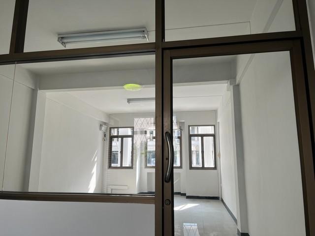 C4130 ให้เช่าอาคารพาณิชย์ 5 ชั้น Ekamai Complex ระหว่างเอกมัย 19 กับ 21 ทาสีใหม่ ใกล้BTS เอกมัย