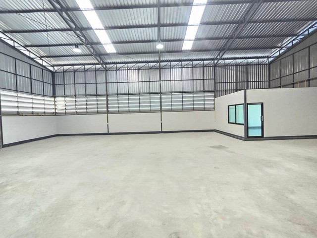 ให้เช่าโกดังคลังสินค้าสร้างใหม่ 450 ตรม. พร้อมออฟฟิศติดแอร์ จอดรถ 12 คัน โกดังสูง 7 เมตร ย่านลำลูกกาคลอง 4 ใกล้ทางด่วน 