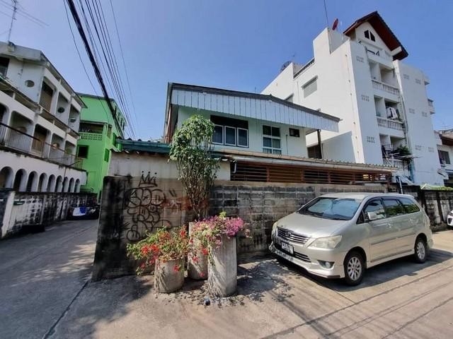 ขายที่ดินพร้อมบ้านเดี่ยว 2 ชั้น 86 ตรว. ใซอยสุขุมวิท 49 หลังมุม ใกล้ BTS พร้อมพงษ์ 