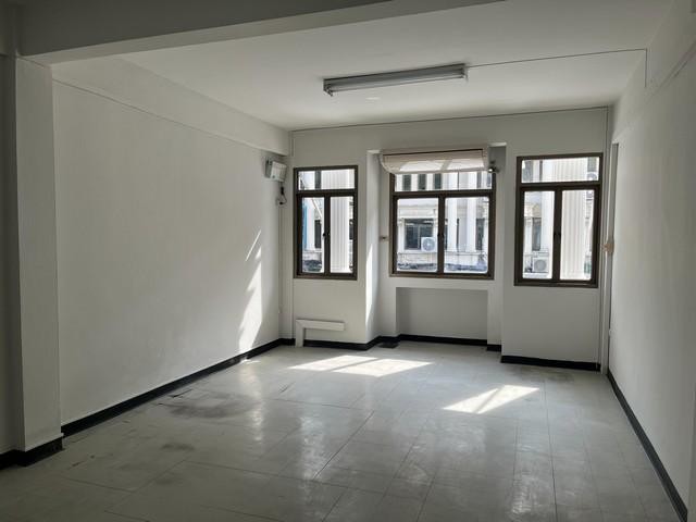 ให้เช่าอาคารพาณิชย์ 5 ชั้น Ekamai Complex เอกมัย รีโนเวทใหม่ ใกล้ BTS เอกมัย